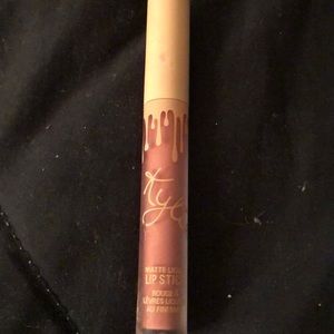 Kylie Matte Liquid Lipstick in Commando